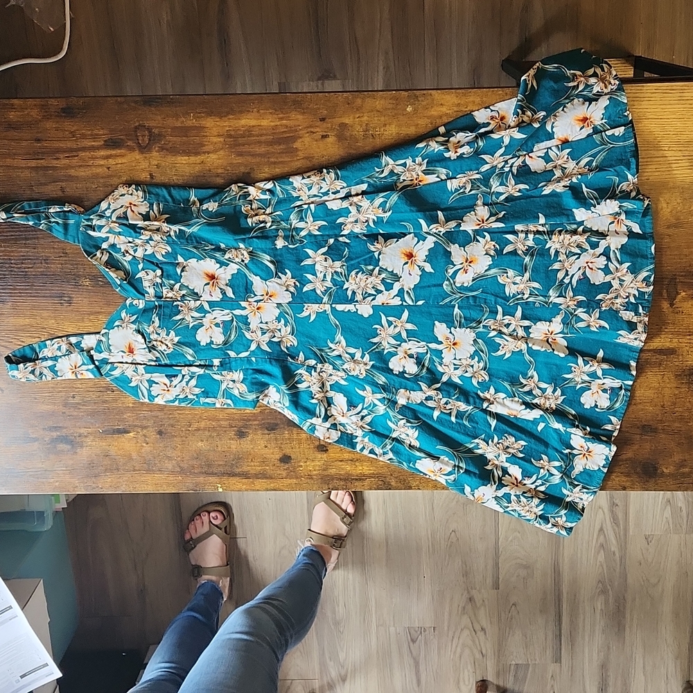 Vintage floral print pin up dress.